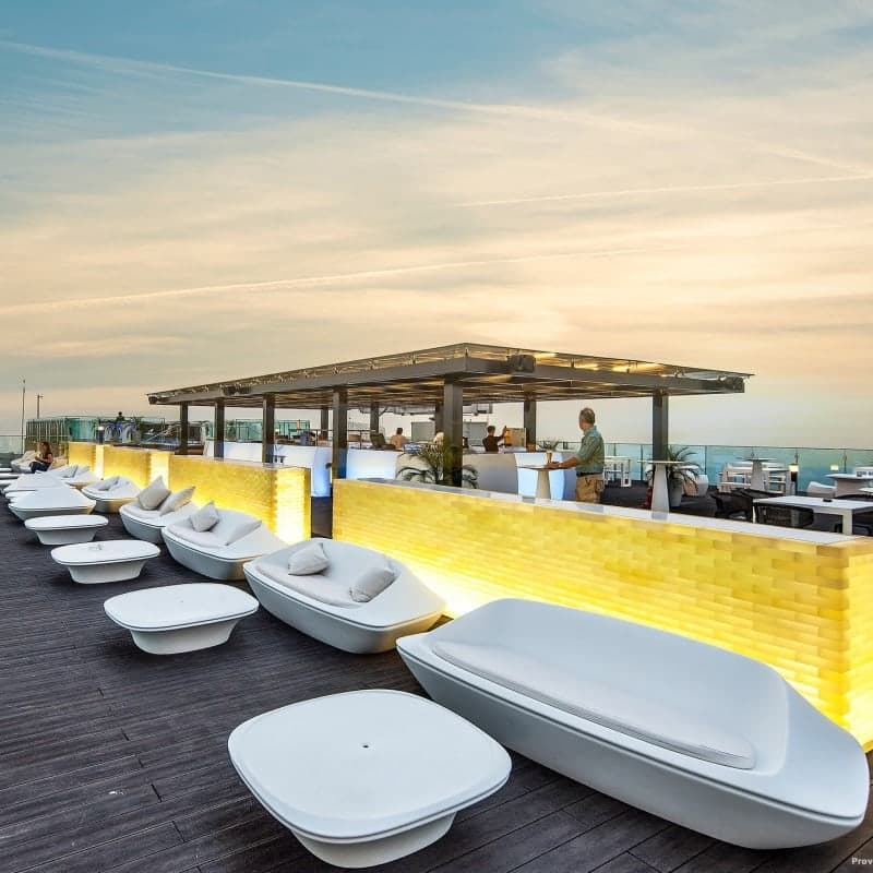 Canapé design in & out UFO de VONDOM