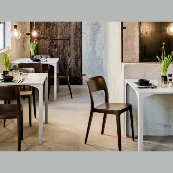 Tables en métal Armando de Midj pour cafétéria, restauration, coworking space