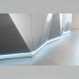 Finitions du comptoir de réception fonctionnel et design ALPA en verre et éclairage LED